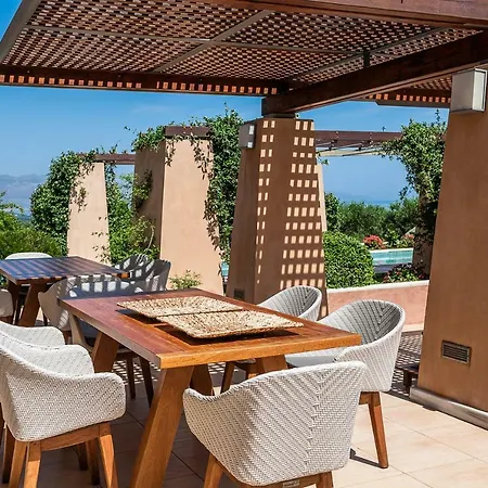 Annaniko Villa *