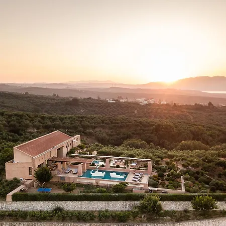 Annaniko Villa *